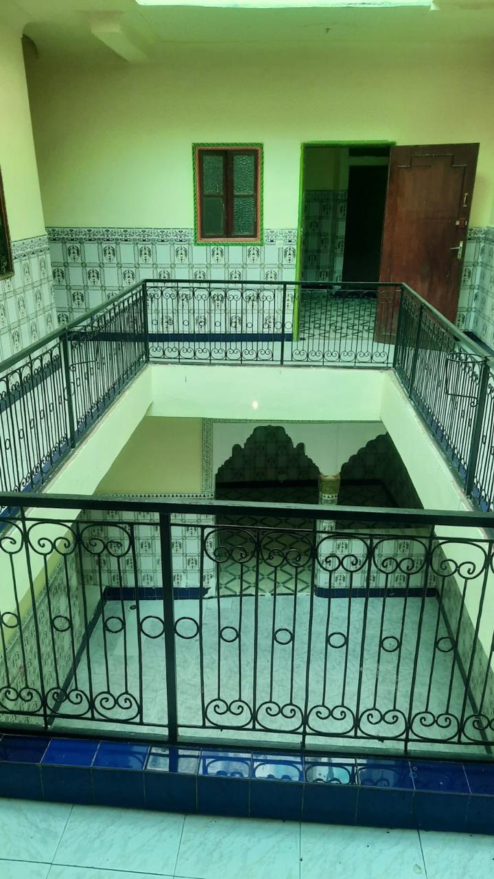 Marrakech Expert Immo vous propose à la vente un riad titré A renouver  situé au cœur du quartier Laksour –