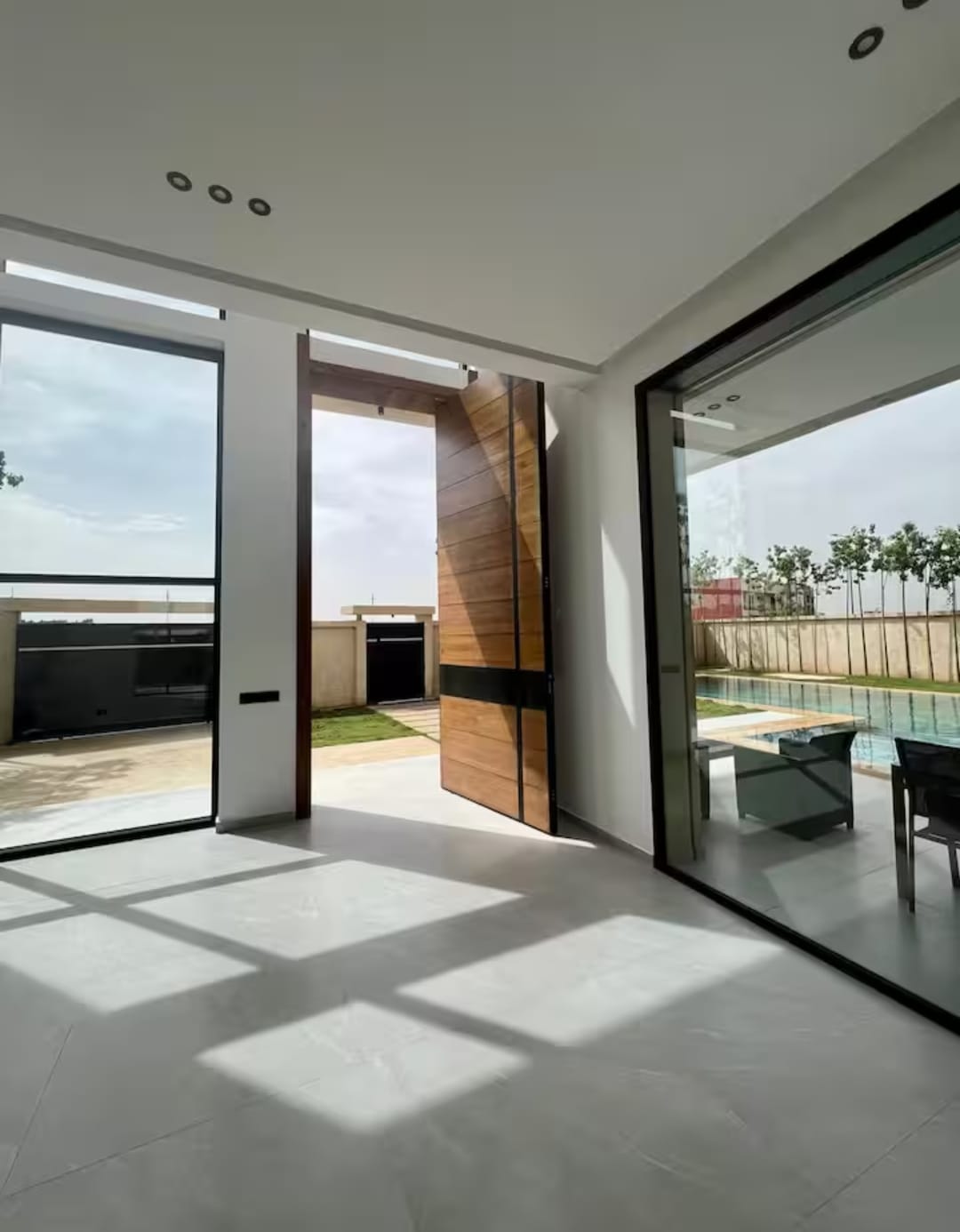 Marrakech Expert Immo vous propose  Villa de Prestige à vendre – Route de Fès, Marrakech