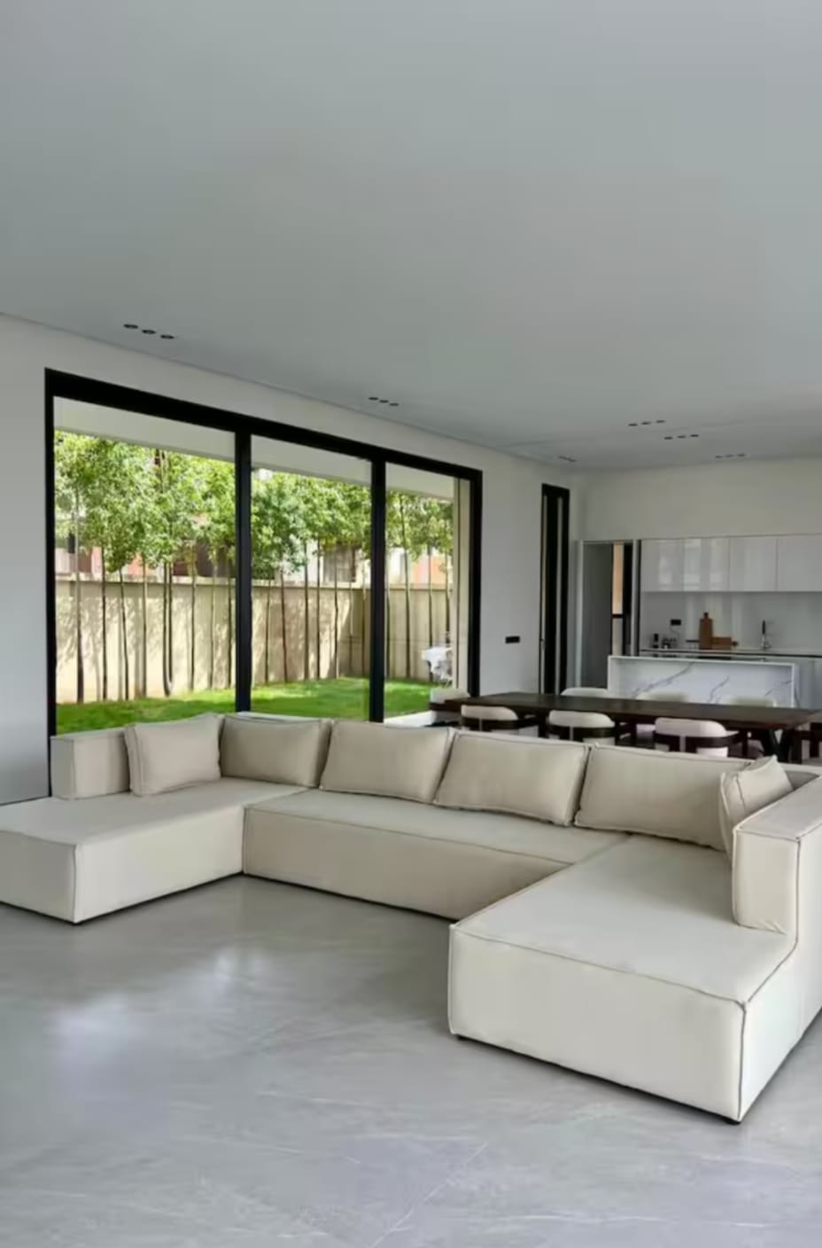 Marrakech Expert Immo vous propose  Villa de Prestige à vendre – Route de Fès, Marrakech