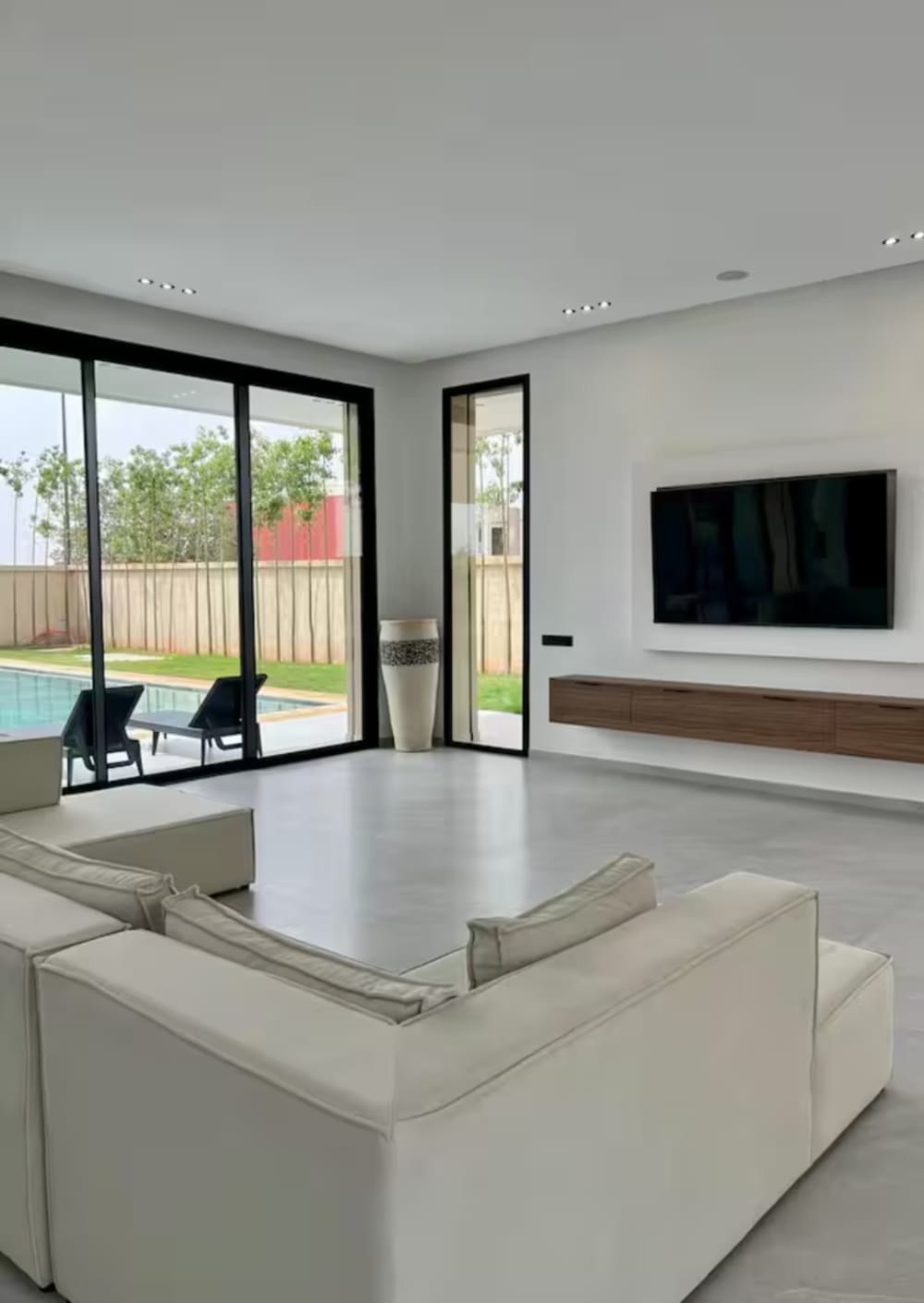 Marrakech Expert Immo vous propose  Villa de Prestige à vendre – Route de Fès, Marrakech