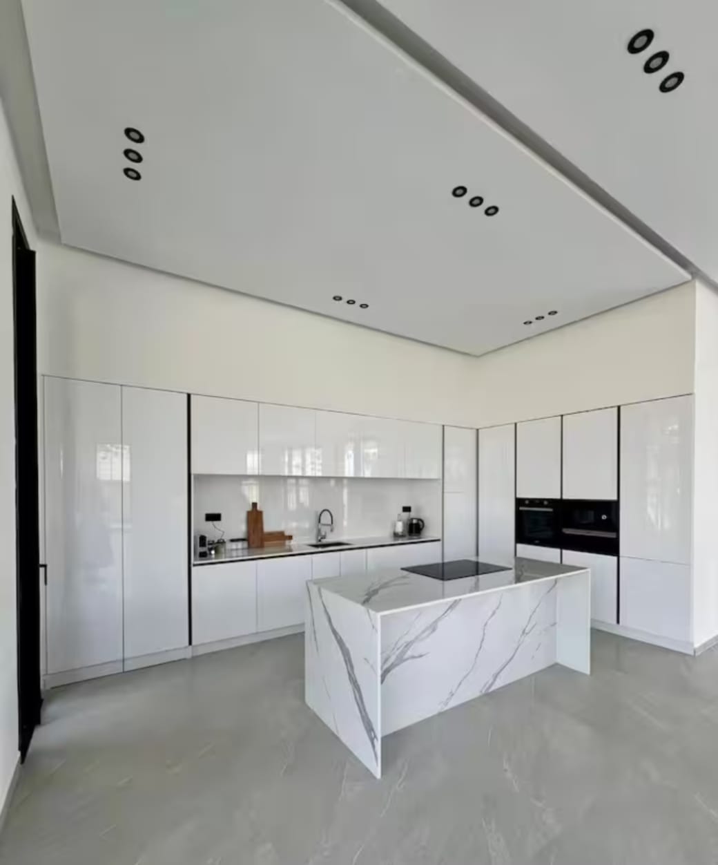 Marrakech Expert Immo vous propose  Villa de Prestige à vendre – Route de Fès, Marrakech