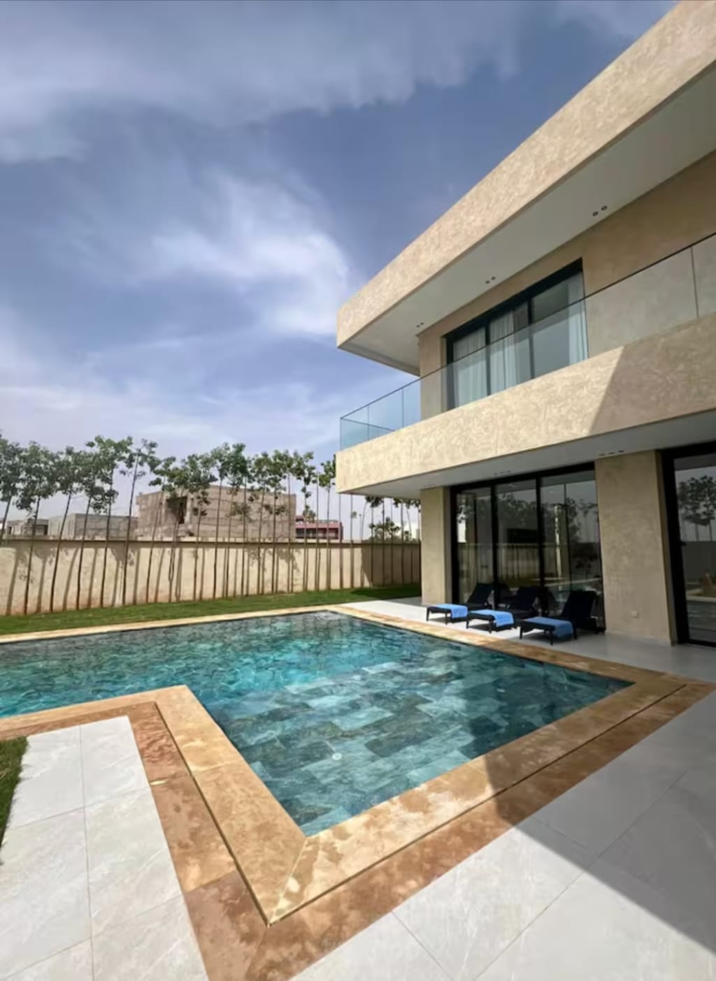 Marrakech Expert Immo vous propose  Villa de Prestige à vendre – Route de Fès, Marrakech