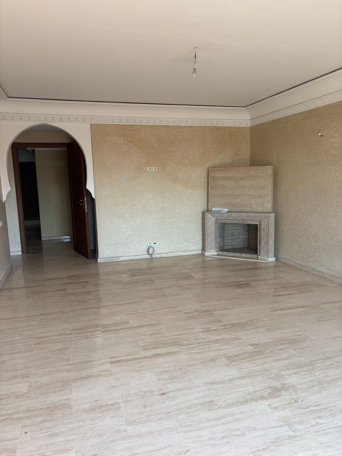 Marrakech Expert Immo vous propose un bel appartement de 91 m² situé au  victor hugo