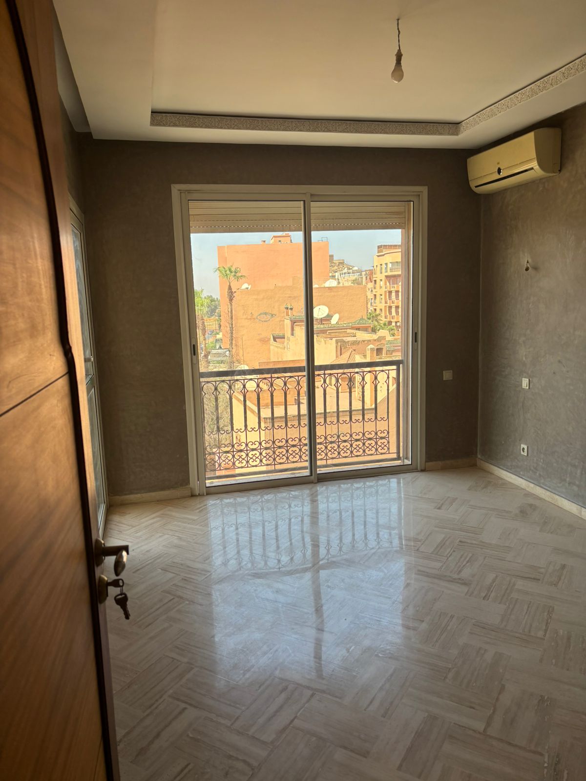 Marrakech Expert Immo vous propose un bel appartement de 91 m² situé au  victor hugo