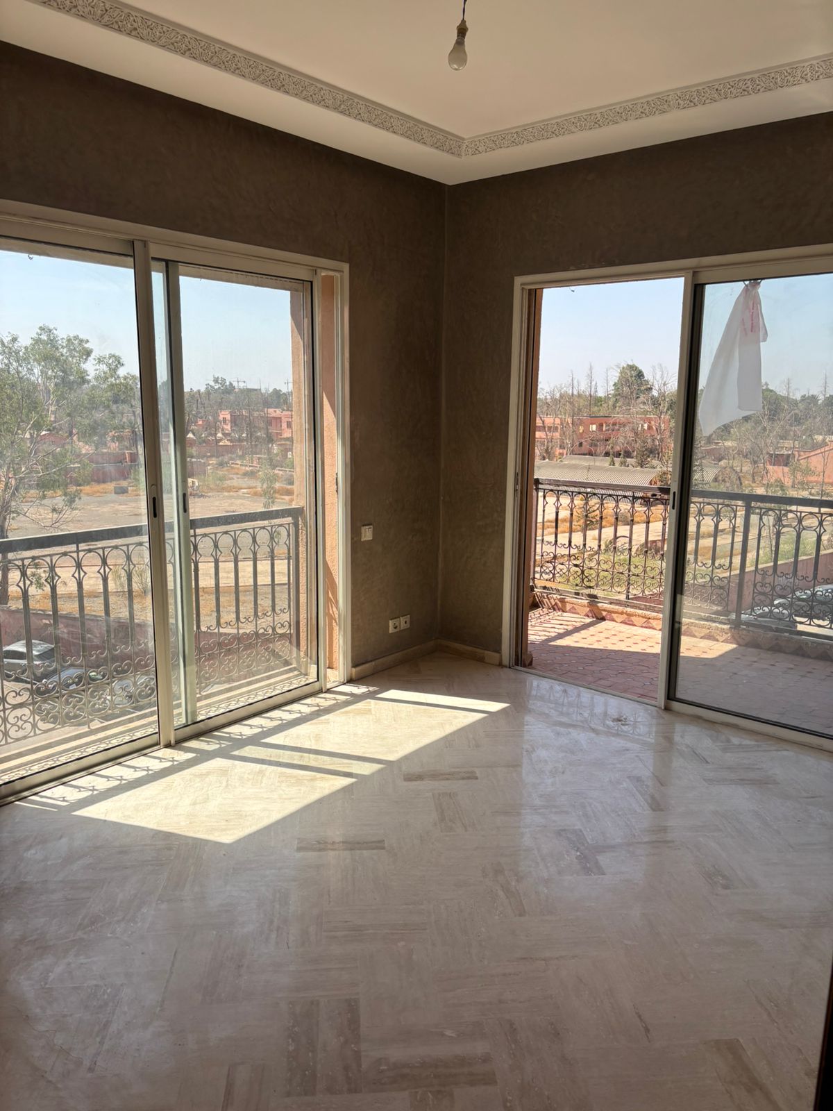 Marrakech Expert Immo vous propose un bel appartement de 91 m² situé au  victor hugo