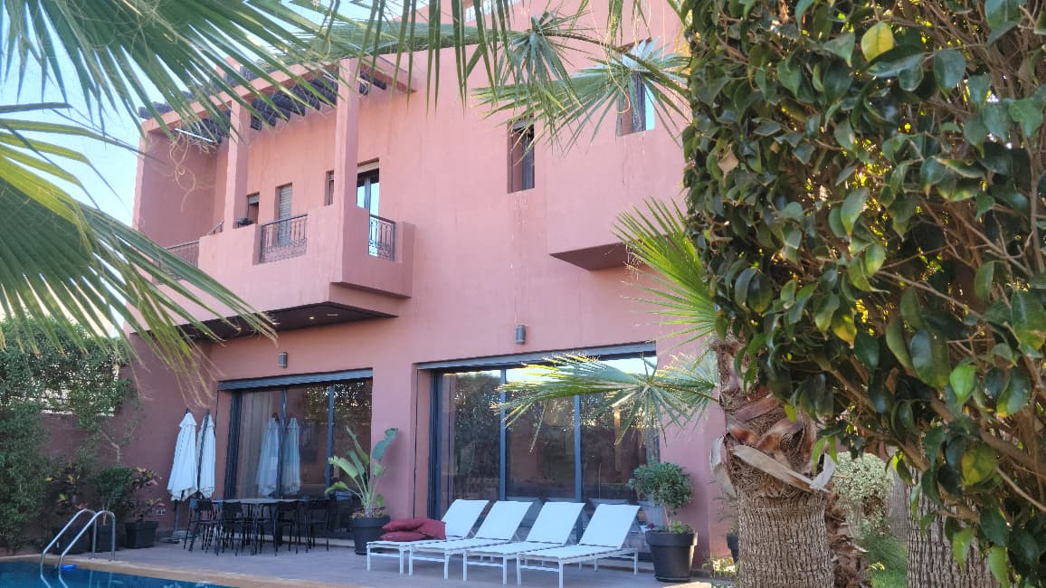 À Vendre – Villa Meublée de Luxe à la Palmeraie