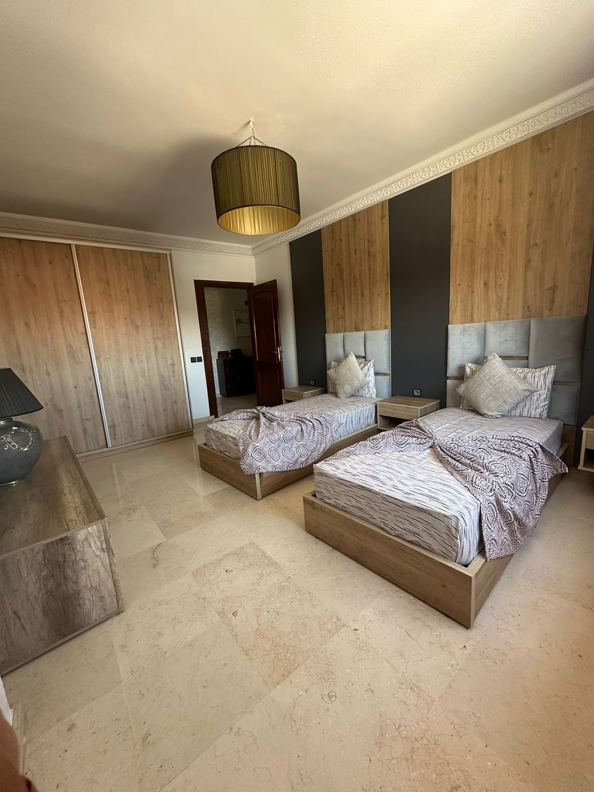 À Louer – Appartement Meublé de Luxe avec Grande Terrasse – Hivernage,