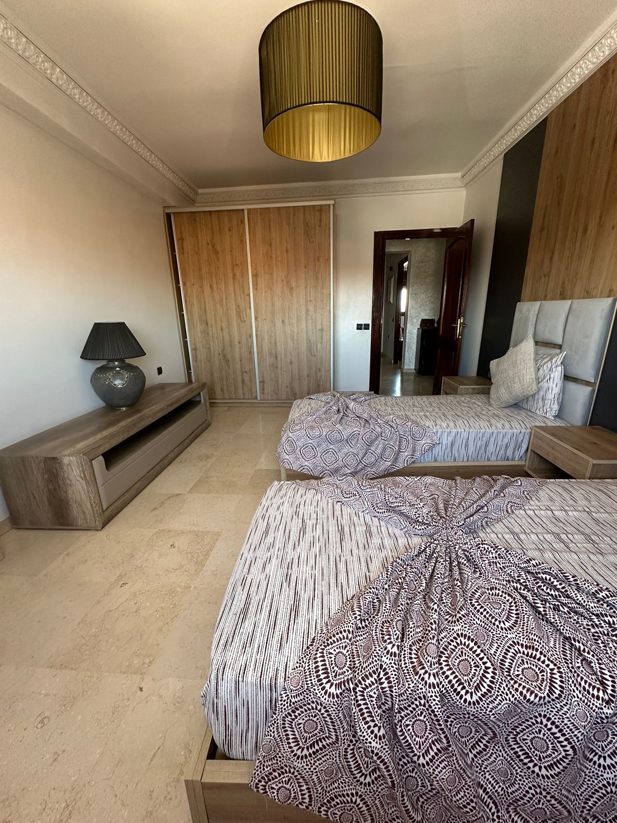 À Louer – Appartement Meublé de Luxe avec Grande Terrasse – Hivernage,