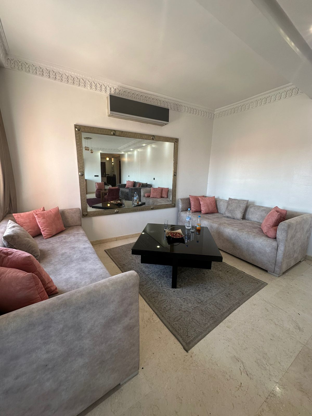 À Louer – Appartement Meublé de Luxe avec Grande Terrasse – Hivernage,