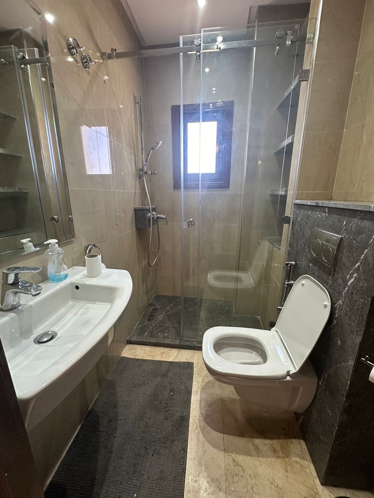 À Louer – Appartement Meublé de Luxe avec Grande Terrasse – Hivernage,
