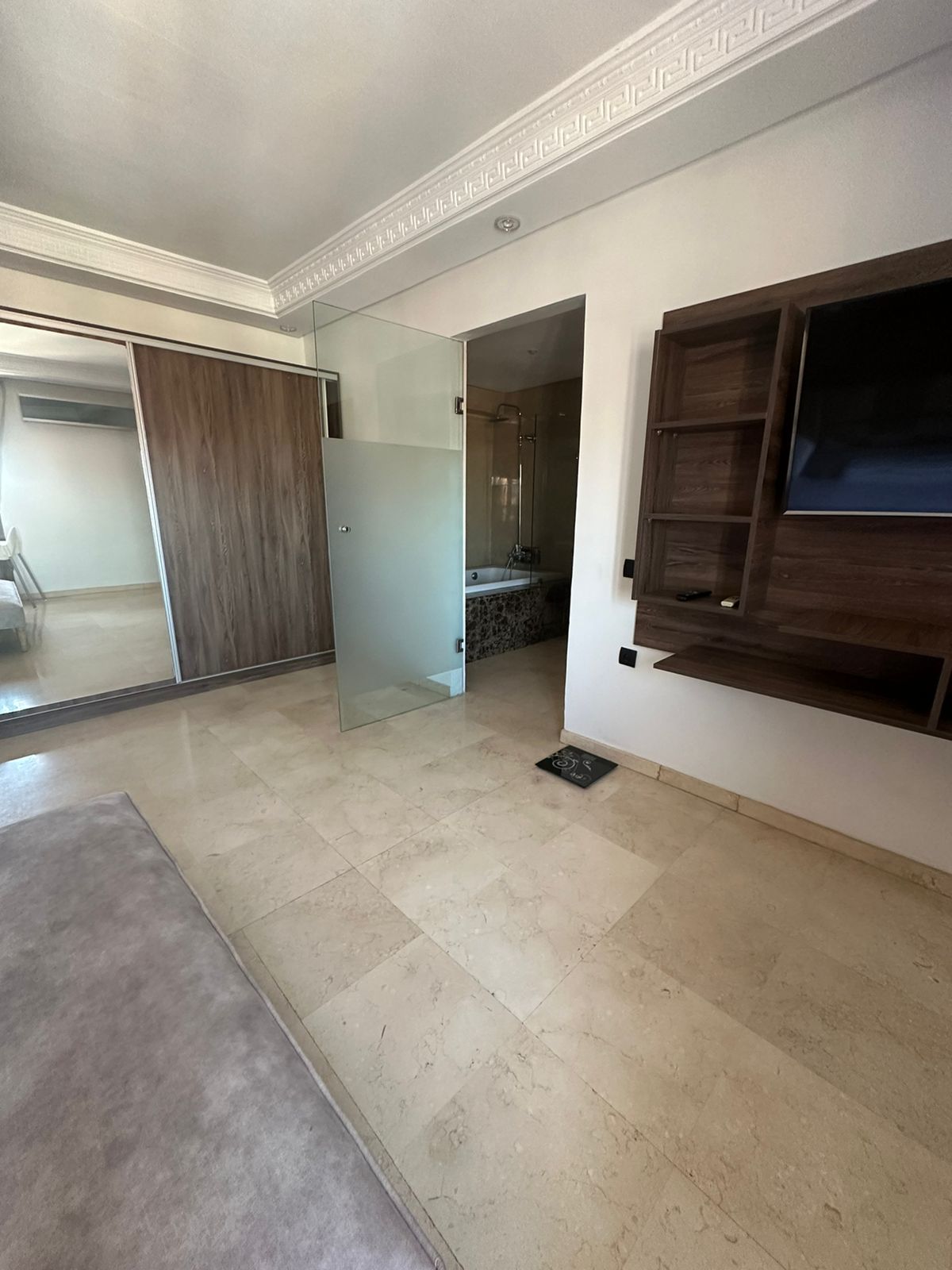 À Louer – Appartement Meublé de Luxe avec Grande Terrasse – Hivernage,