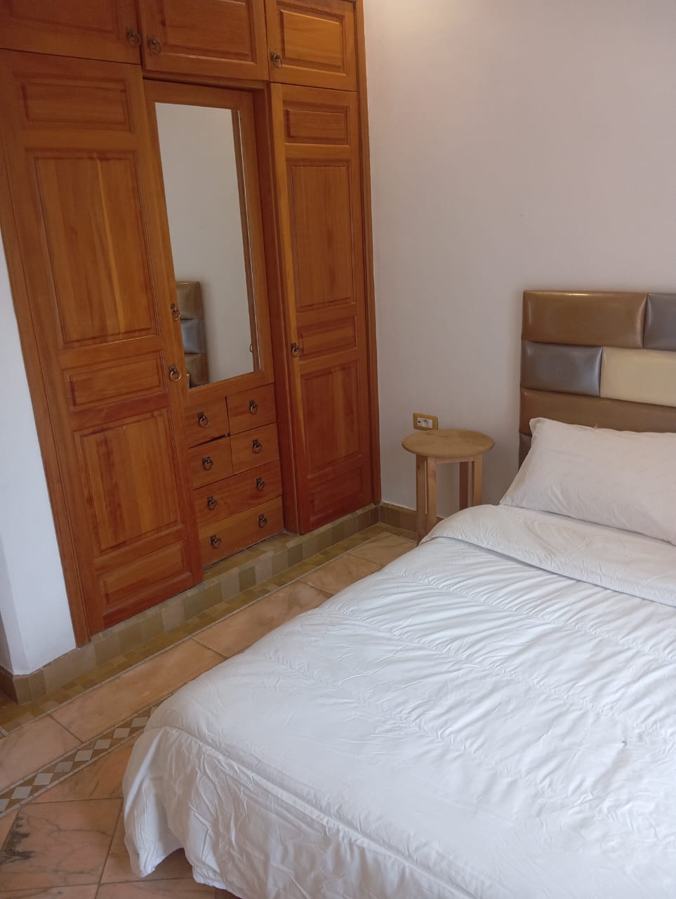 À Louer – Studio Meublé de Luxe en Rez-de-Jardin à la Palmeraie 2