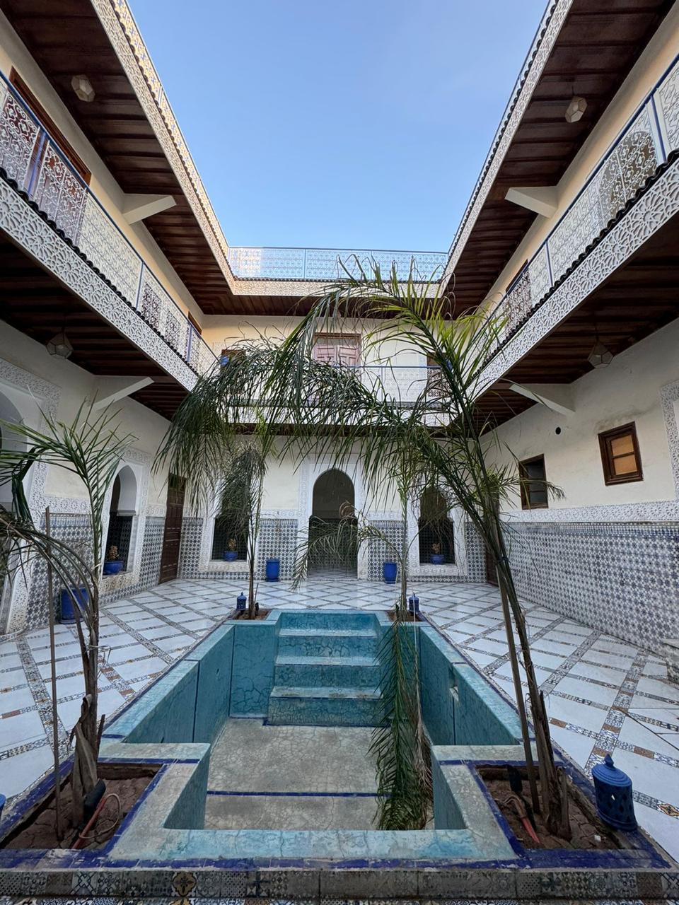 RIAD TITRÉ À VENDRE AVEC GRANDE TERRASSE, PISCINE & HAMMAM BELDI