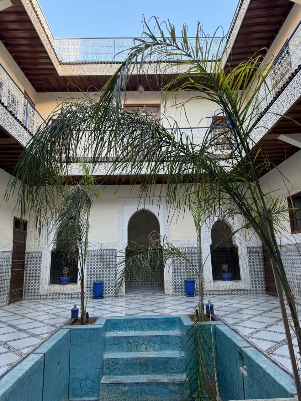 RIAD TITRÉ À VENDRE AVEC GRANDE TERRASSE, PISCINE & HAMMAM BELDI
