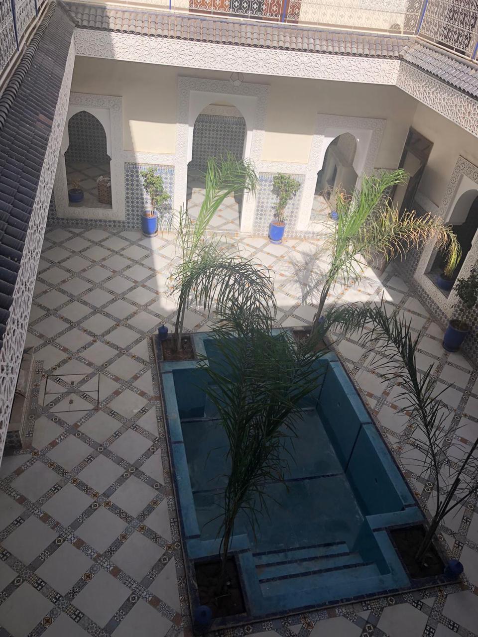 RIAD TITRÉ À VENDRE AVEC GRANDE TERRASSE, PISCINE & HAMMAM BELDI