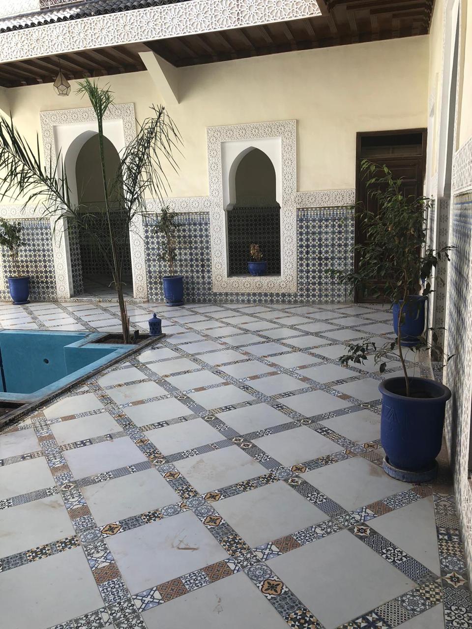 RIAD TITRÉ À VENDRE AVEC GRANDE TERRASSE, PISCINE & HAMMAM BELDI
