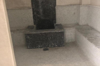 RIAD TITRÉ À VENDRE AVEC GRANDE TERRASSE, PISCINE & HAMMAM BELDI