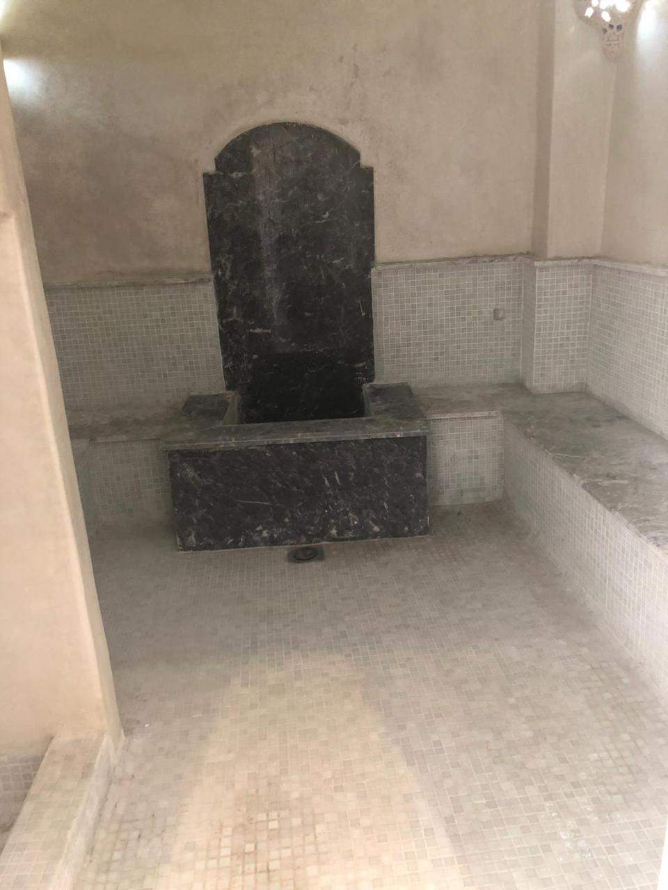 RIAD TITRÉ À VENDRE AVEC GRANDE TERRASSE, PISCINE & HAMMAM BELDI
