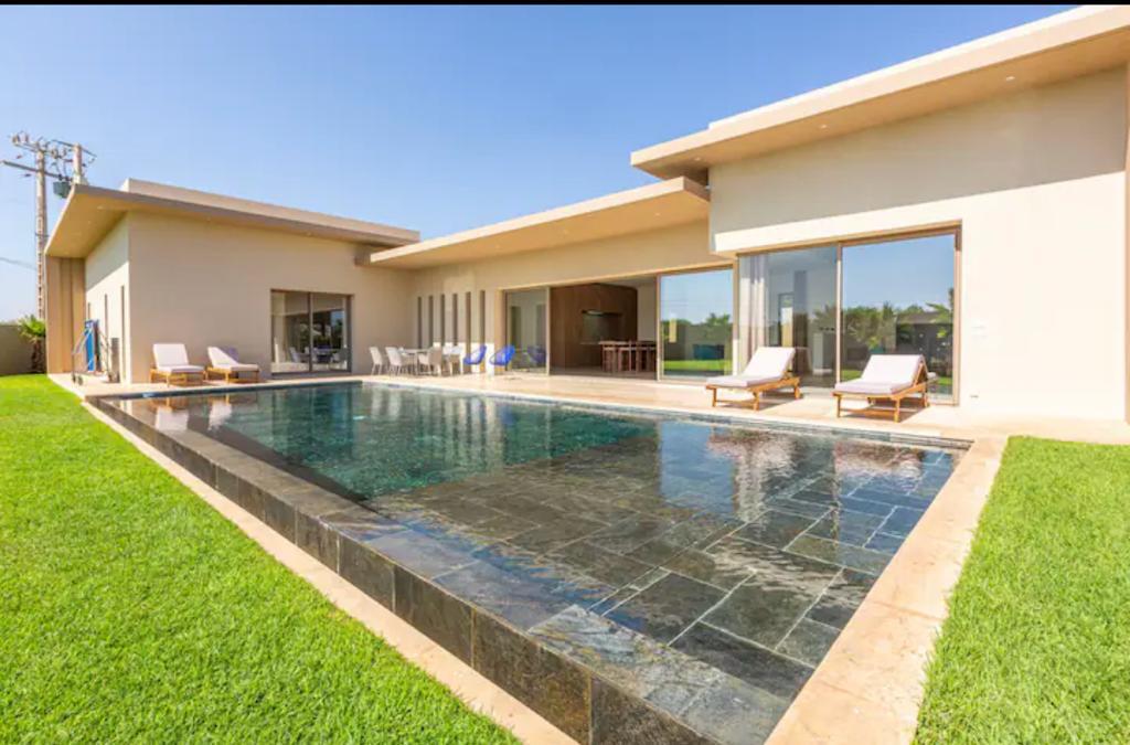 VILLA DE PRESTIGE MEUBLÉE À LOUER – AUTORISATION DE SOUS-LOCATION – ROUTE DE OUARZAZATE, MARRAKECH