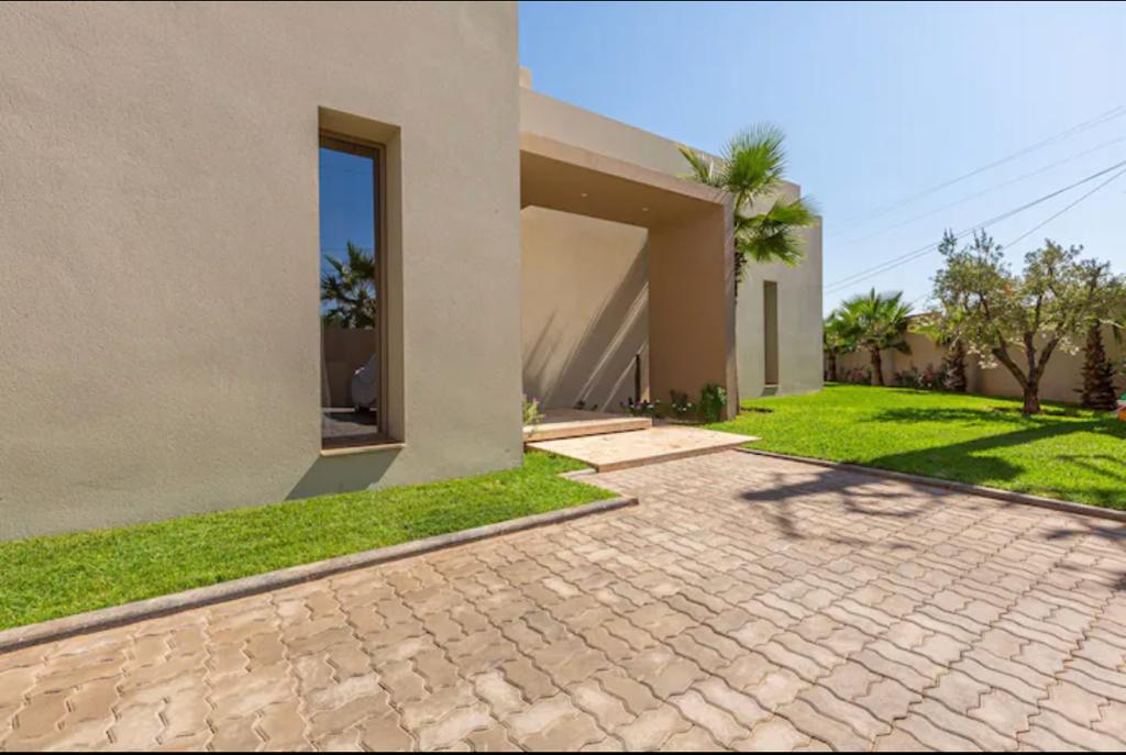 VILLA DE PRESTIGE MEUBLÉE À LOUER – AUTORISATION DE SOUS-LOCATION – ROUTE DE OUARZAZATE, MARRAKECH