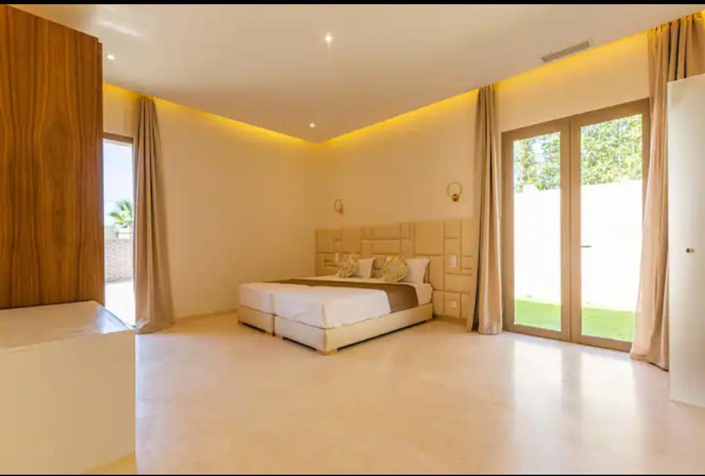 VILLA DE PRESTIGE MEUBLÉE À LOUER – AUTORISATION DE SOUS-LOCATION – ROUTE DE OUARZAZATE, MARRAKECH