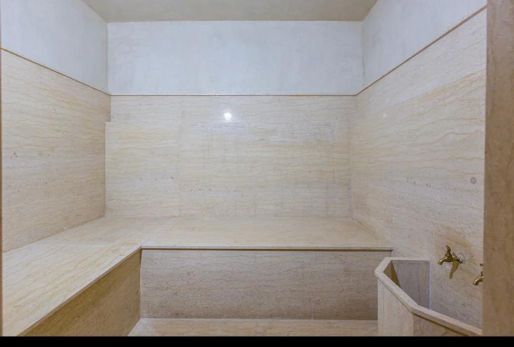VILLA DE PRESTIGE MEUBLÉE À LOUER – AUTORISATION DE SOUS-LOCATION – ROUTE DE OUARZAZATE, MARRAKECH